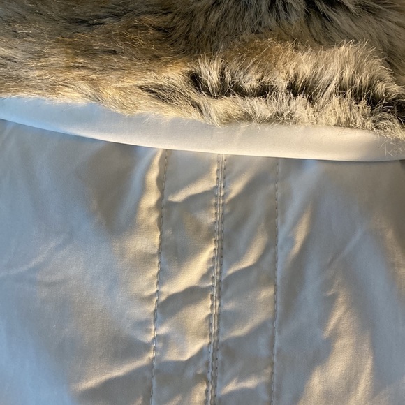 Reversible Weatherproof White and Faux Fur Vest - Picture 7 of 16
